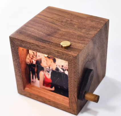 Caja de fotos personalizada con manivela